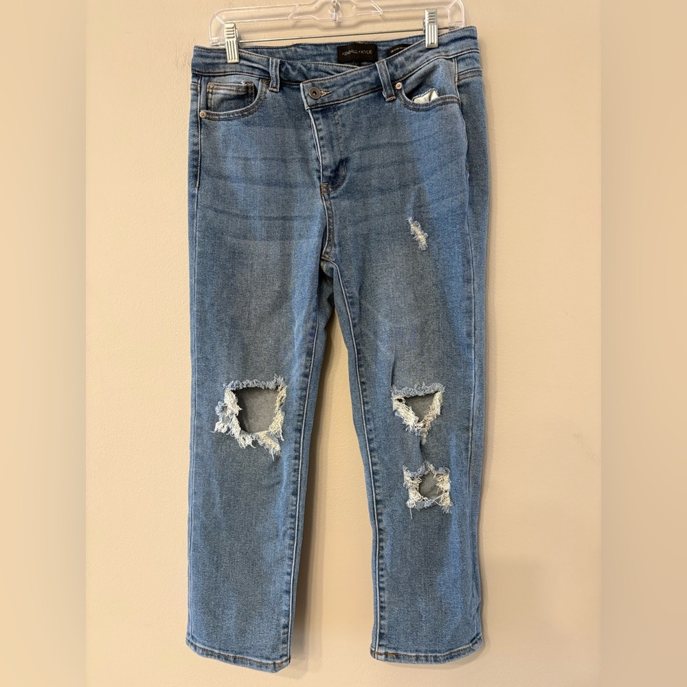 Kendall + Kylie size 9/29 distressed jeans in excellent Preloved Condition!